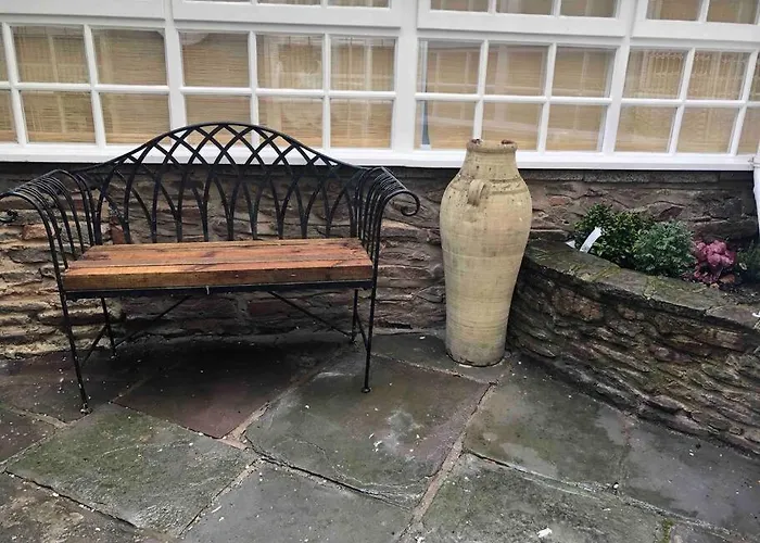 Beautiful 2 Bedroom Garden Flat In Great Location
