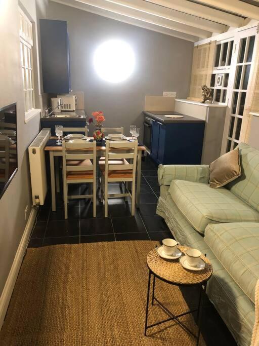 Apartament Beautiful 2 Bedroom Garden Flat In Great Location *