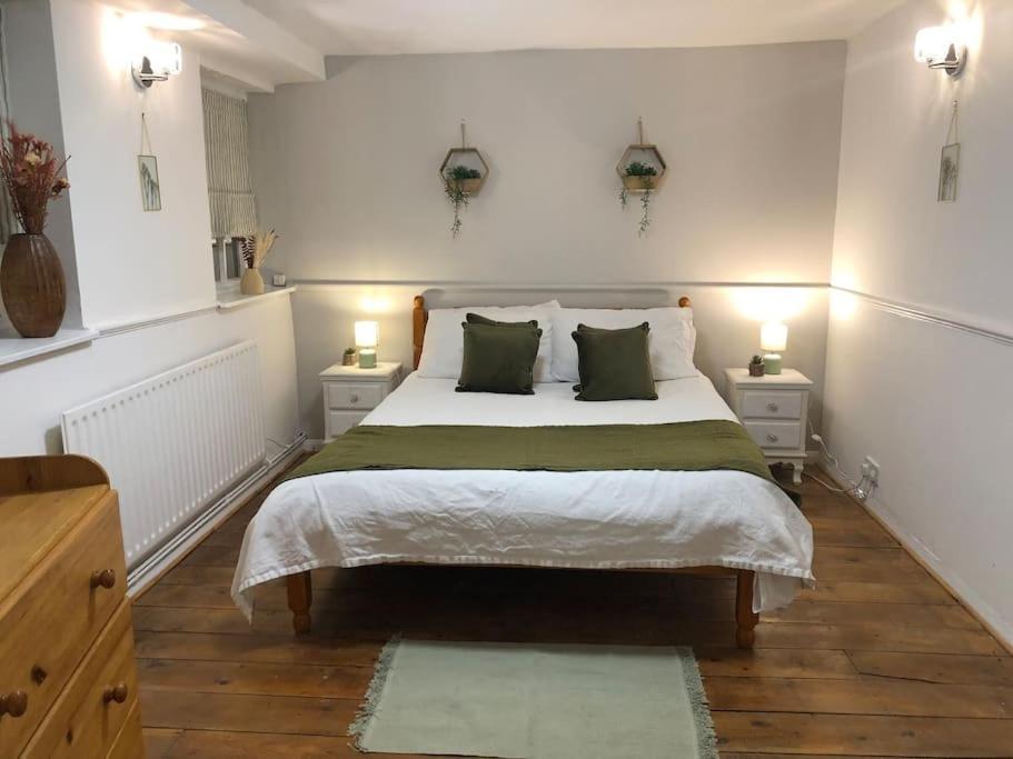 Beautiful 2 Bedroom Garden Flat In Great Location Apartament *